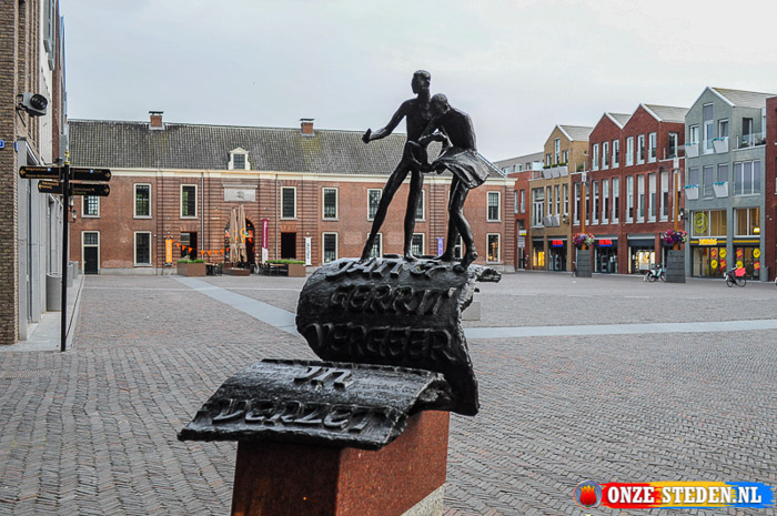 La plaza de la iglesia en Woerden